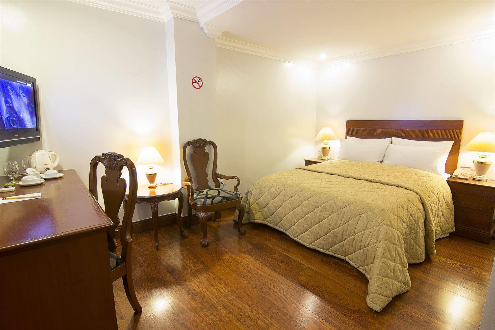 Vip Suite Hotel Makati City Exterior photo