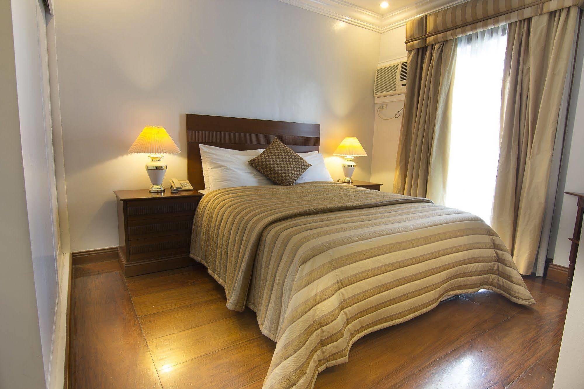 Vip Suite Hotel Makati City Exterior photo